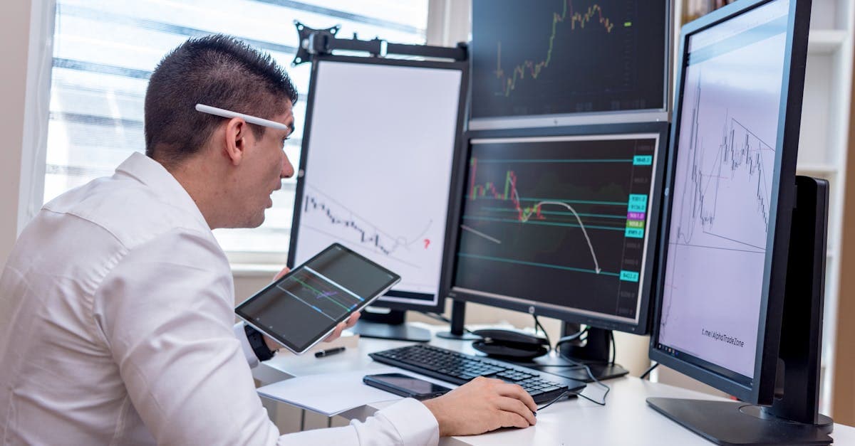 A Day in the Life of an OnlyFans Manager: 50 Accounts, 200 DMs, and the Chaos In Between