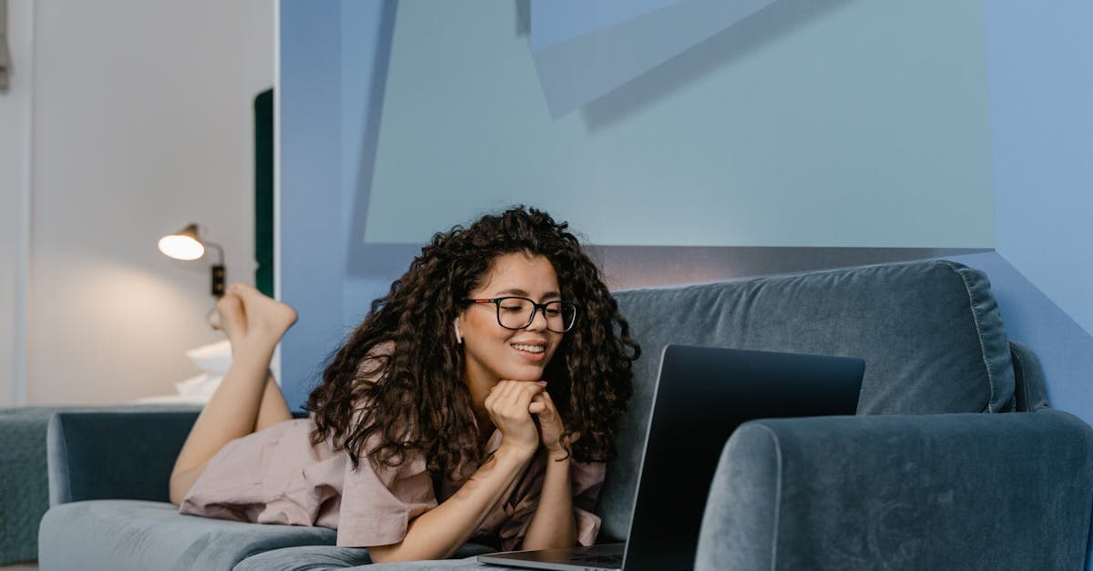 OnlyFans Live Chat Hours Strategy: Scheduled Availability Without 24/7 Burnout