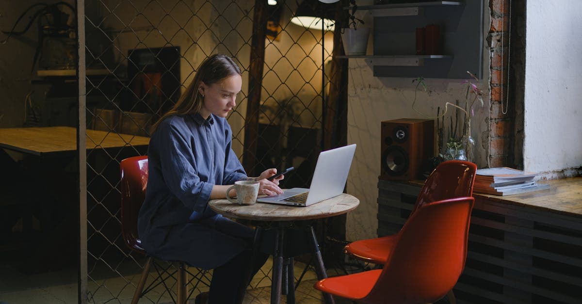 Solo Creator vs. Agency-Managed OnlyFans: The Honest Comparison (Revenue